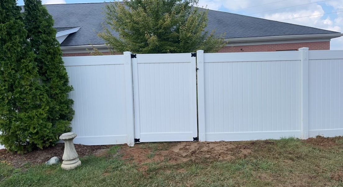 Vinyl privacy fence — S&S Fencing project 8