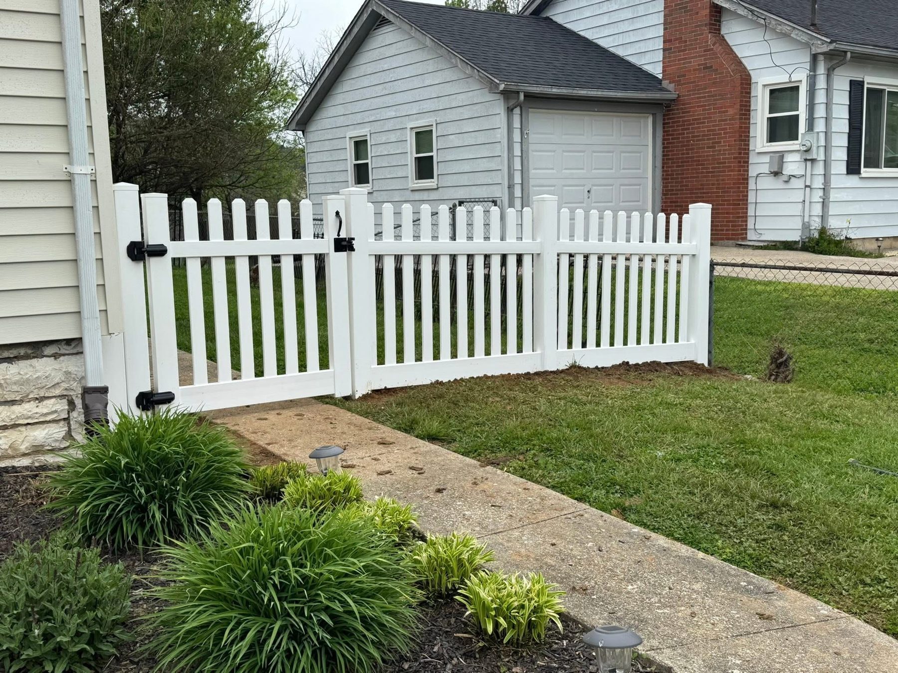 Vinyl privacy fence — S&S Fencing project 2